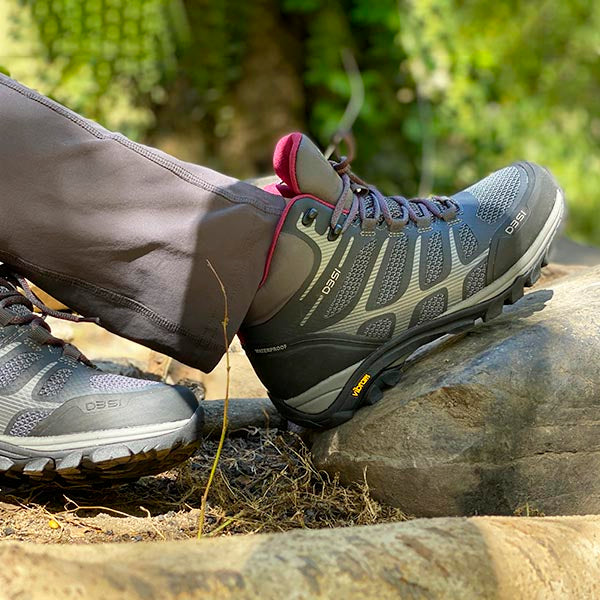 Desi Outdoor | Queulat Fucsia Trekking Vibram