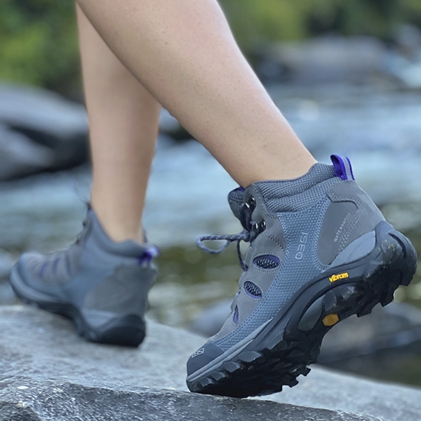 Botín Trekking Mujer DESI Laniakea | Suela Vibram Chile